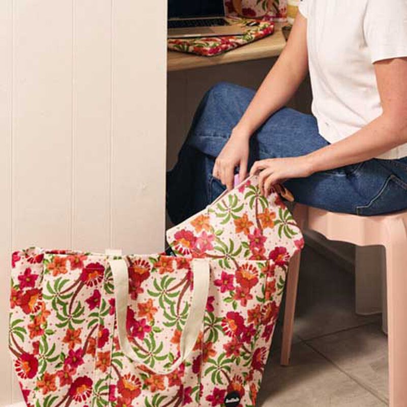 Kollab Carryall Cargo Bag Hibiscus Retreat image number 3